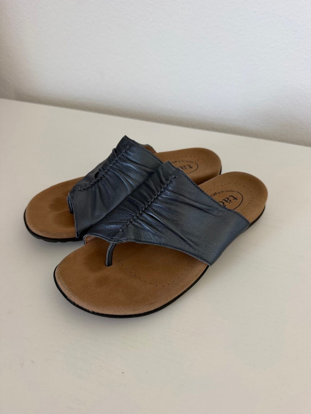 Taos Women’s Gift 2 Leather Sandals size 7 Metallic Silver Blue Comfort Shoes